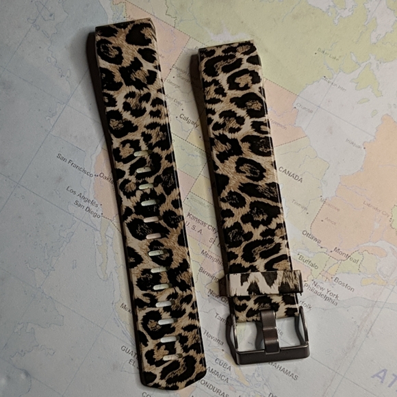 fitbit versa leopard band